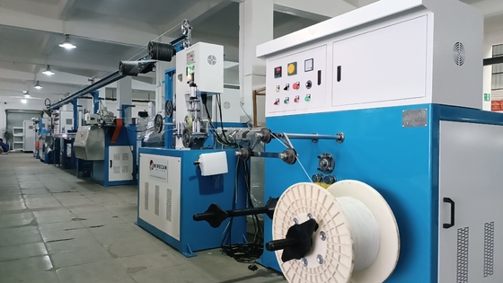Maschine zur Herstellung von Netzwerkkabeln 50+35 PLC-Steuerungsdraht-Extrusionslinie