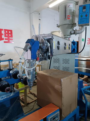 Maschine zur Herstellung von Netzwerkkabeln 50+35 PLC-Steuerungsdraht-Extrusionslinie